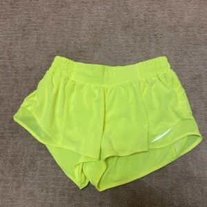 Lululemon Hottie Hot 2.5" Low Rise Shorts. Highlighter Yellow Size 6
